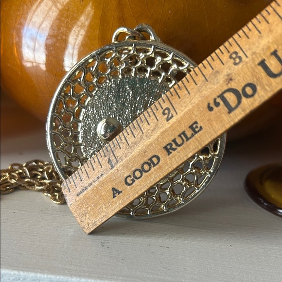 Vintage Fleur-de-Lis Pendant Necklace - Picture 3 of 5